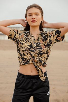 UO Souvenir Tropical Floral Button-Down Shirt