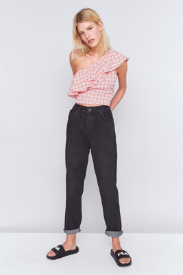 black mom jeans with white stitching
