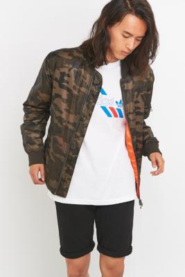 http://euimages.urbanoutfitters.com/is/image/UrbanOutfittersEU/5232451616009_036_b?$medium$&defaultImage=