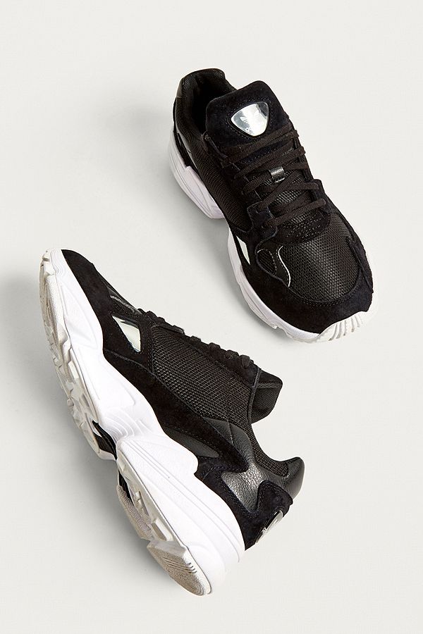 adidas Originals - Baskets Falcon Core noires | Urban Outfitters Slide View: 4: adidas Originals - Baskets Falcon Core noires