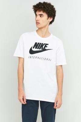 NIKE - Urban Outfitters